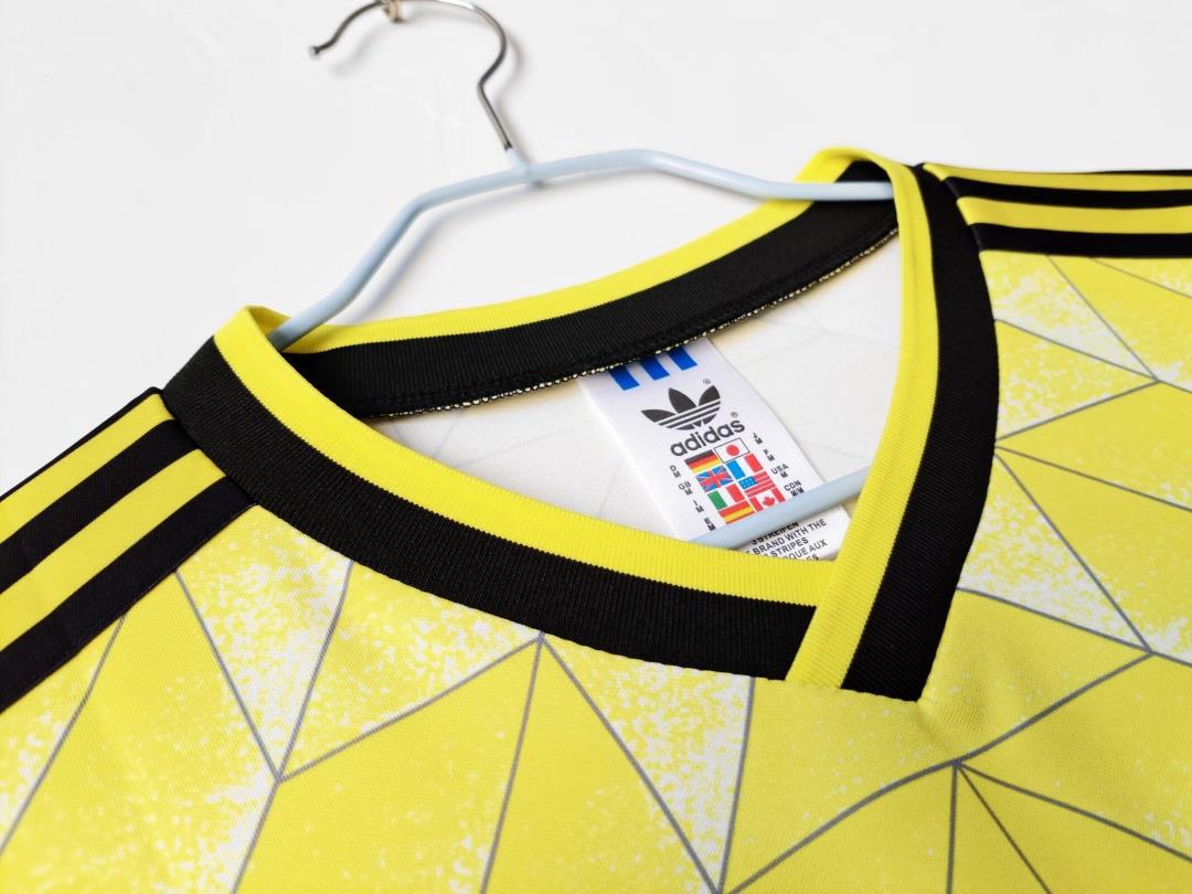 Borussia Dortmund 88-89 Home Retro Shirt collar