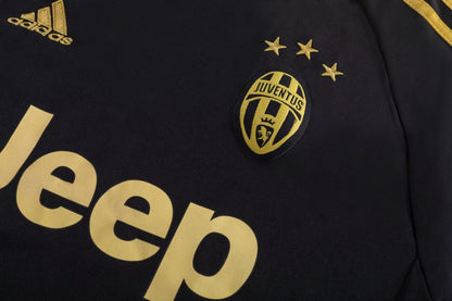 Juventus 15-16 Away Retro Shirt sponsor