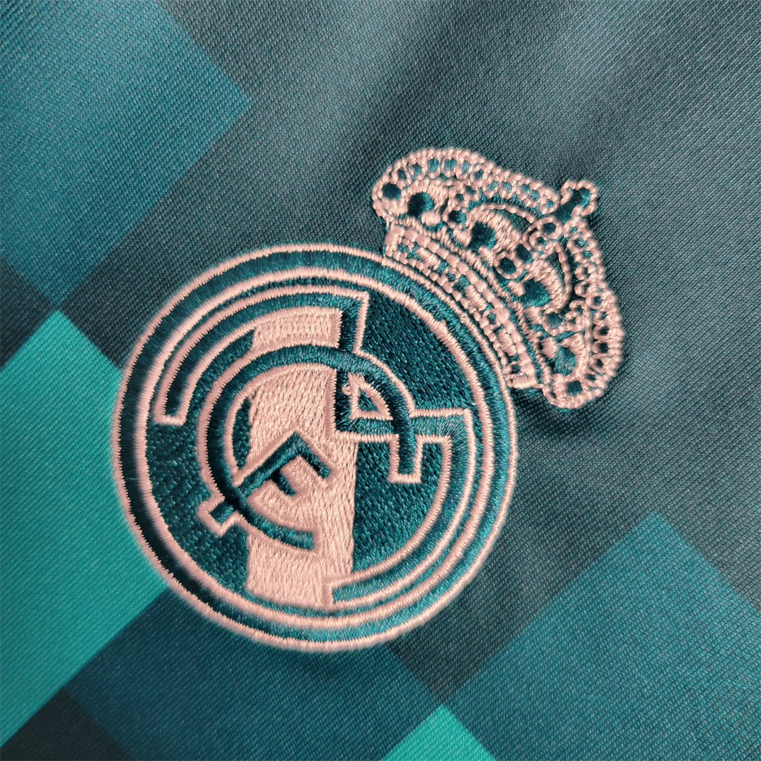 Real Madrid 17-18 3rd Retro Shirt badge