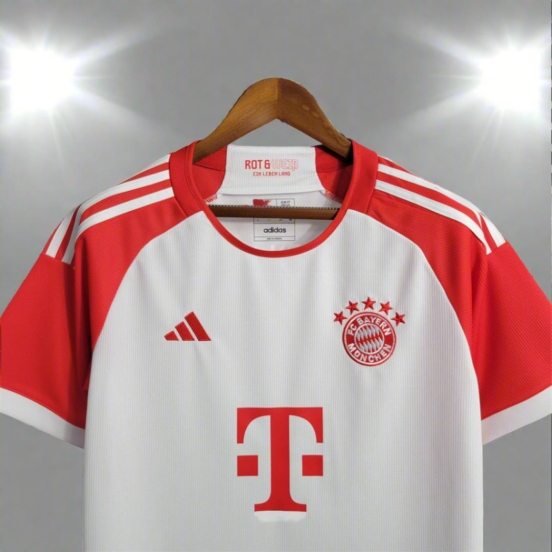 Bayern Munich 23-24 Home Shirt sponsor