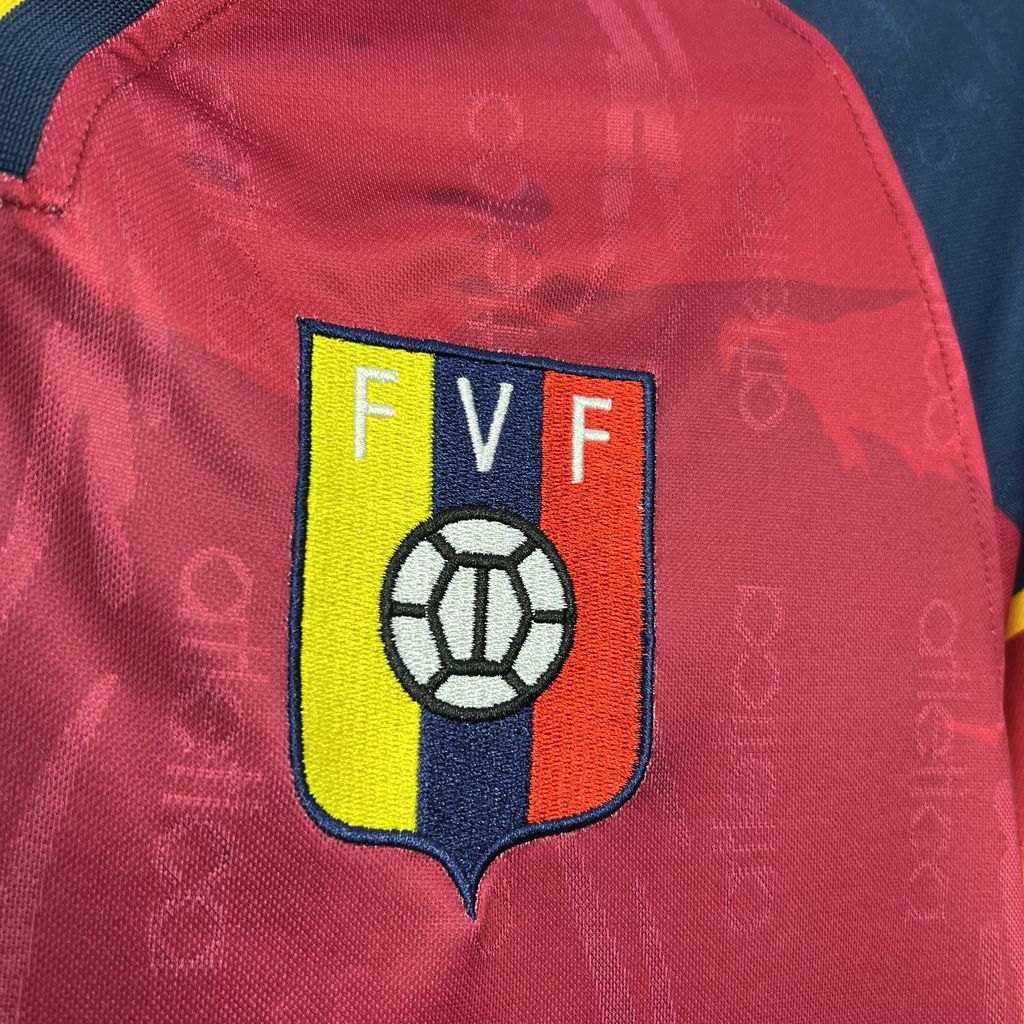 Venezuela 00-01 Home Retro Shirt crest