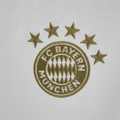 Bayern Munich 22-23 Away Shirt crest