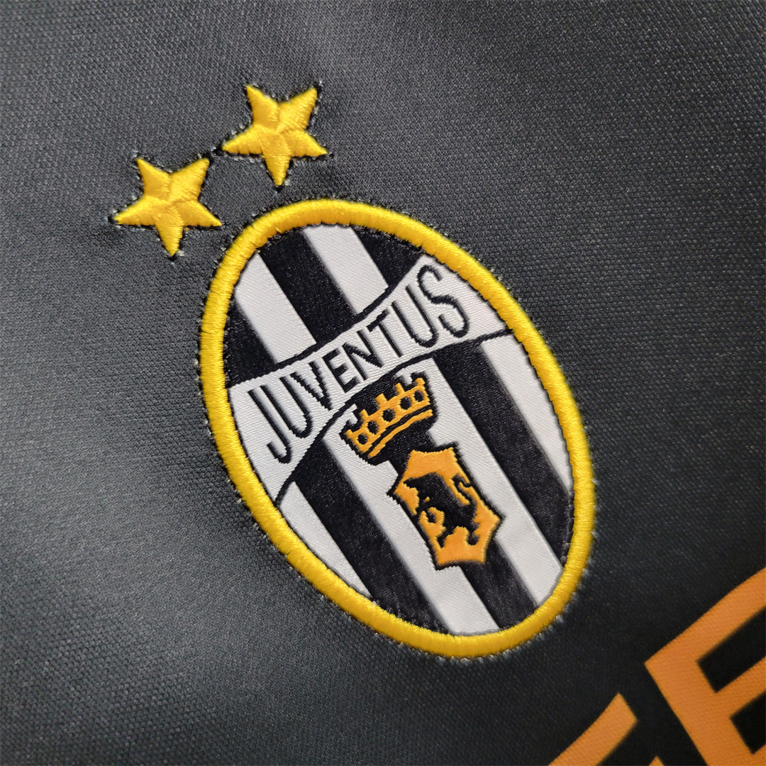 Juventus 01-02 Away Retro Shirt crest