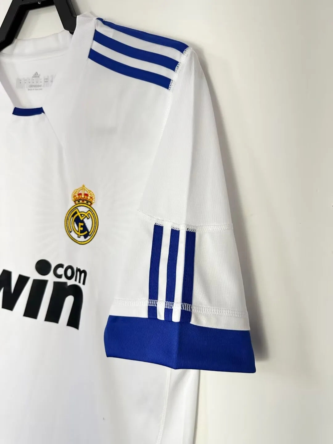 Real Madrid 10-11 Home Retro Shirt neck