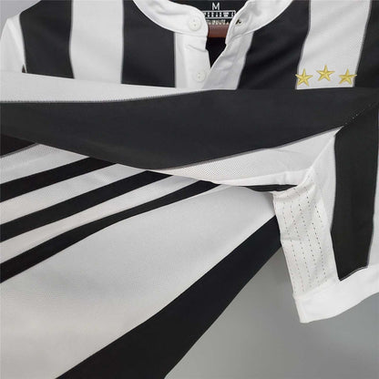 Juventus 17-18 Home Retro Shirt side