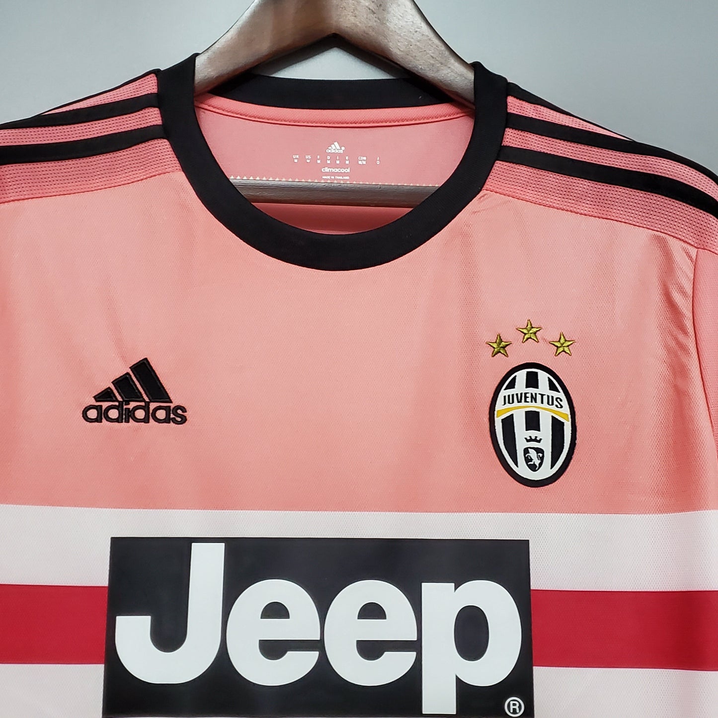 Juventus 15-16 Away Retro Shirt sponsor