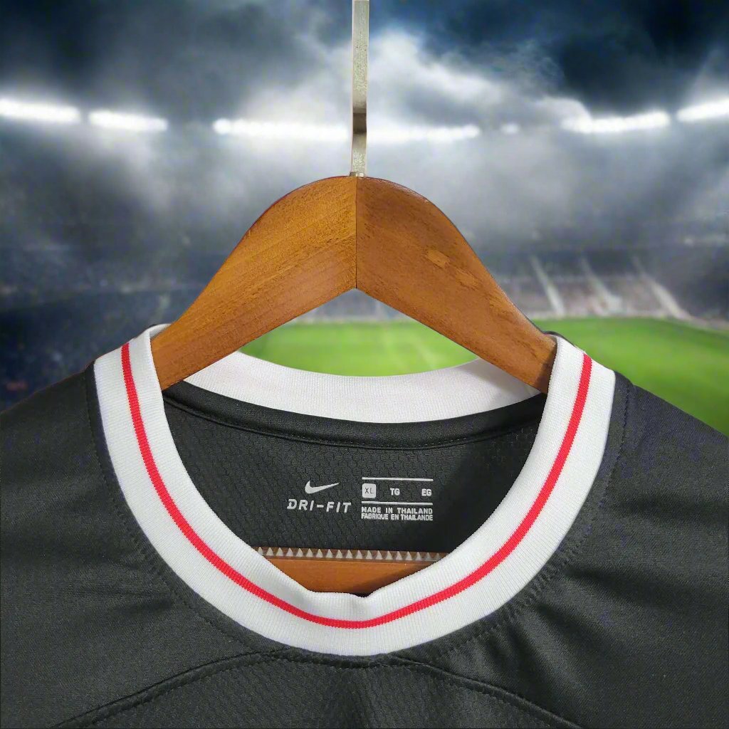 Eintracht Frankfurt 23-24 Away Shirt collar