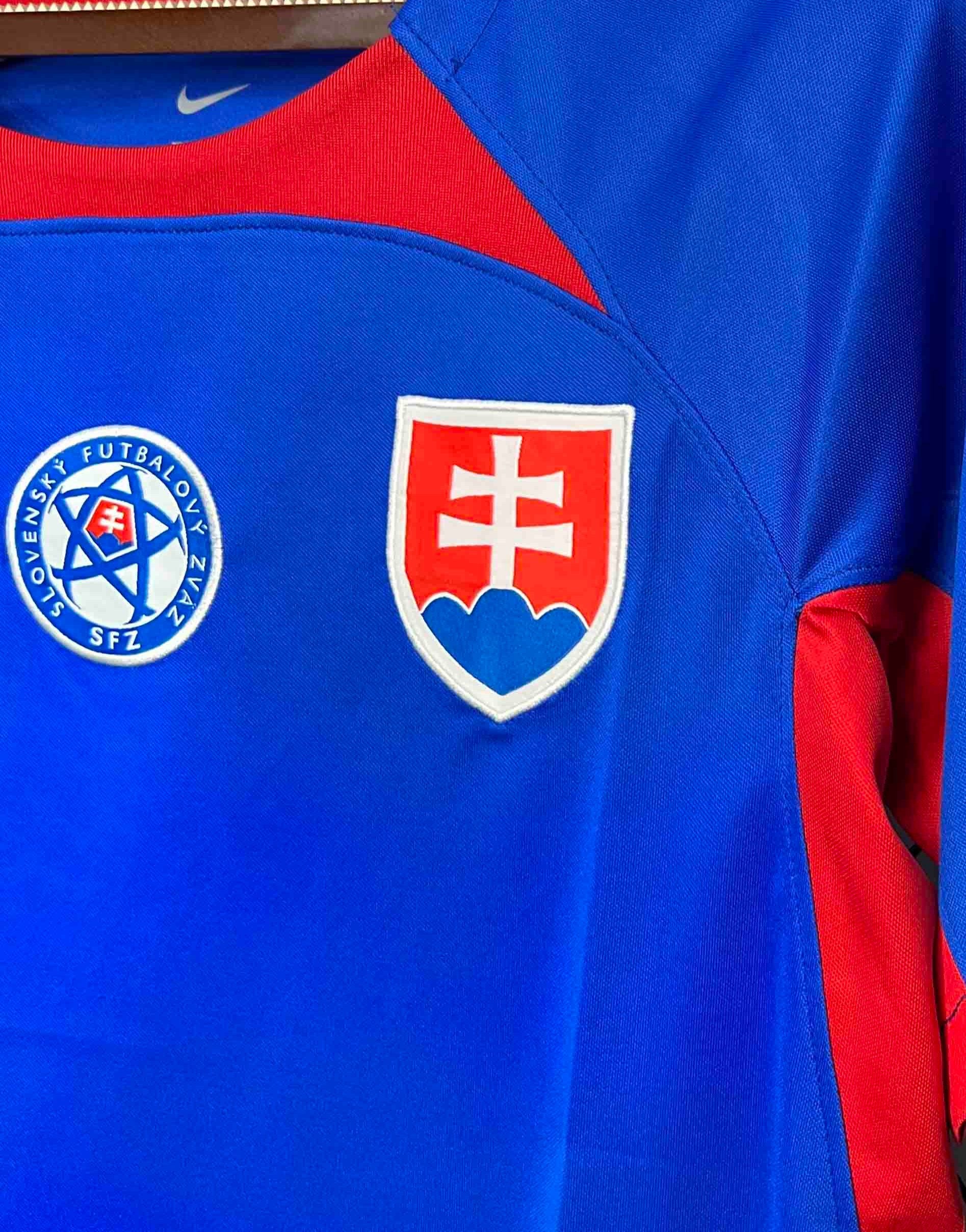 Slovakia 24-25 Home Shirt crest