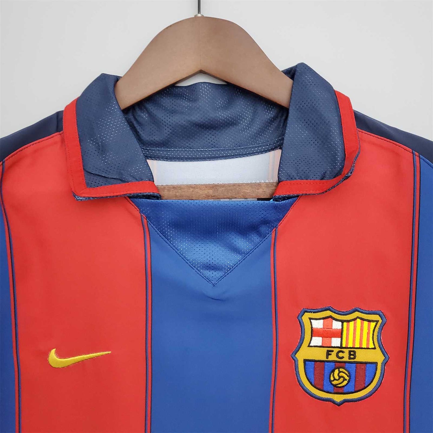 Barcelona 03-04 Home Retro Shirt front