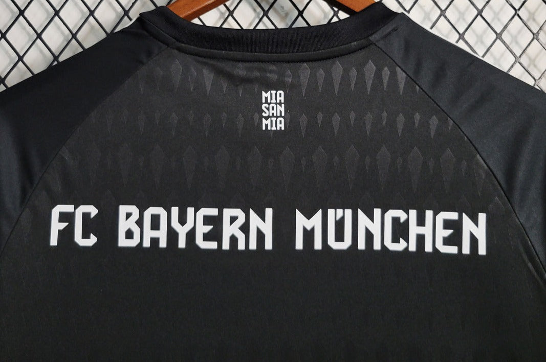 Bayern Munich 23-24 Goalkeeper Shirt collar