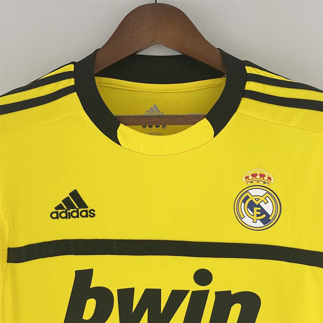 Real Madrid 11-12 Goalkeeper Retro Shirt sponsor