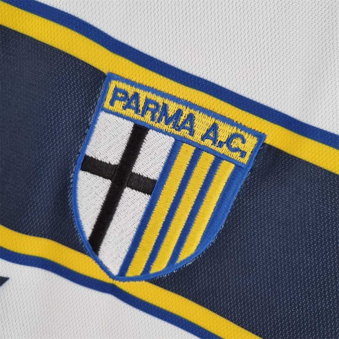 Parma 01-02 Away Retro Shirt crest