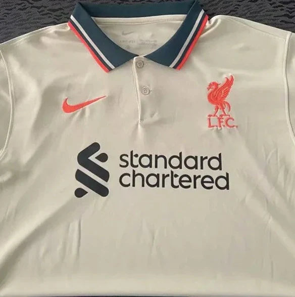 Liverpool 21-22 Away Shirt collar