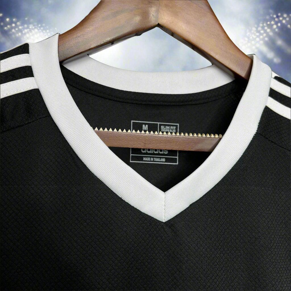 MNU 24-25 Goalkeeper 3rd Shirt collar front