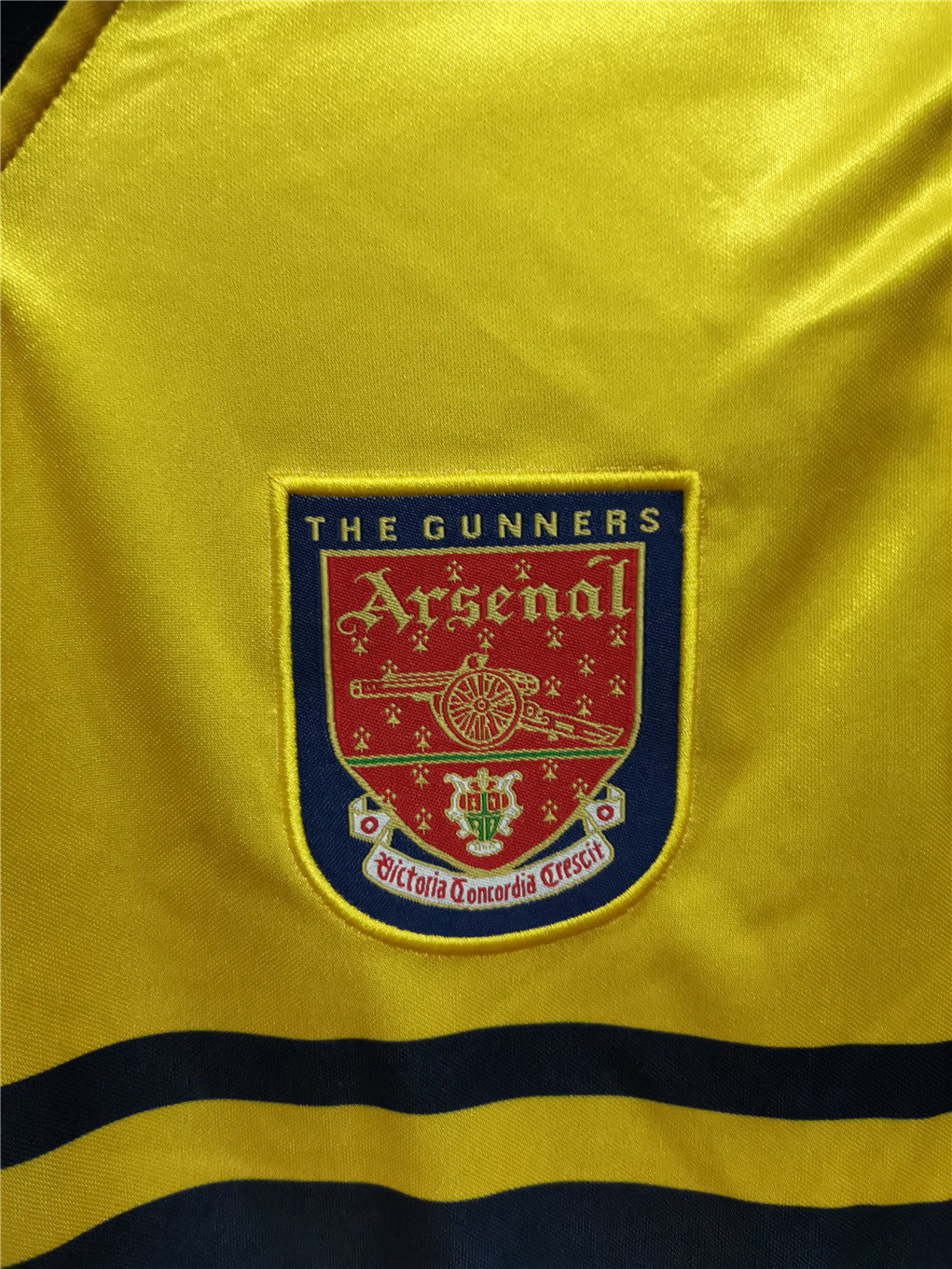 Arsenal 97-99 Away Retro Shirt crest