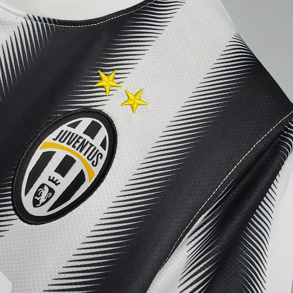 Juventus 11-12 Home Retro Shirt crest