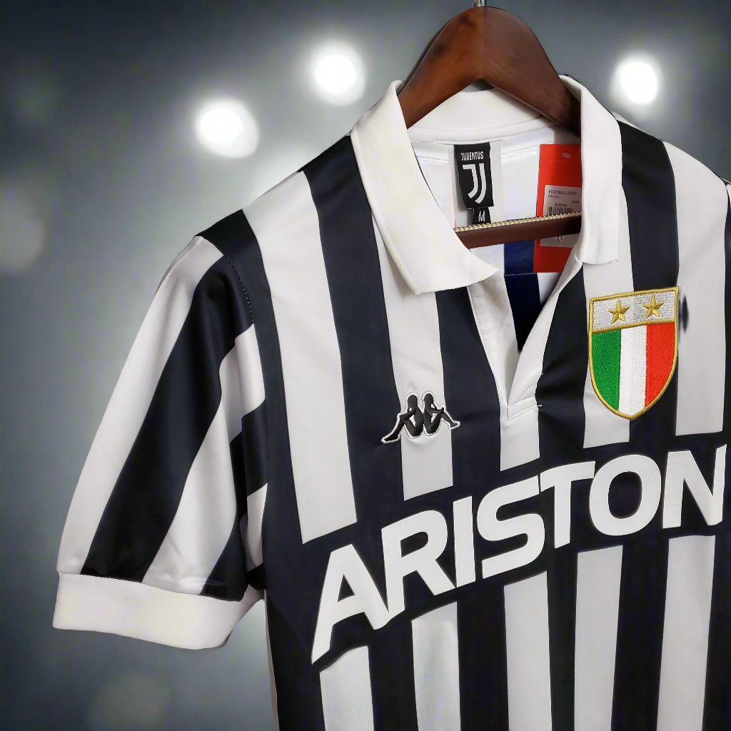 Juventus 81-89 Home Retro Shirt shoulder