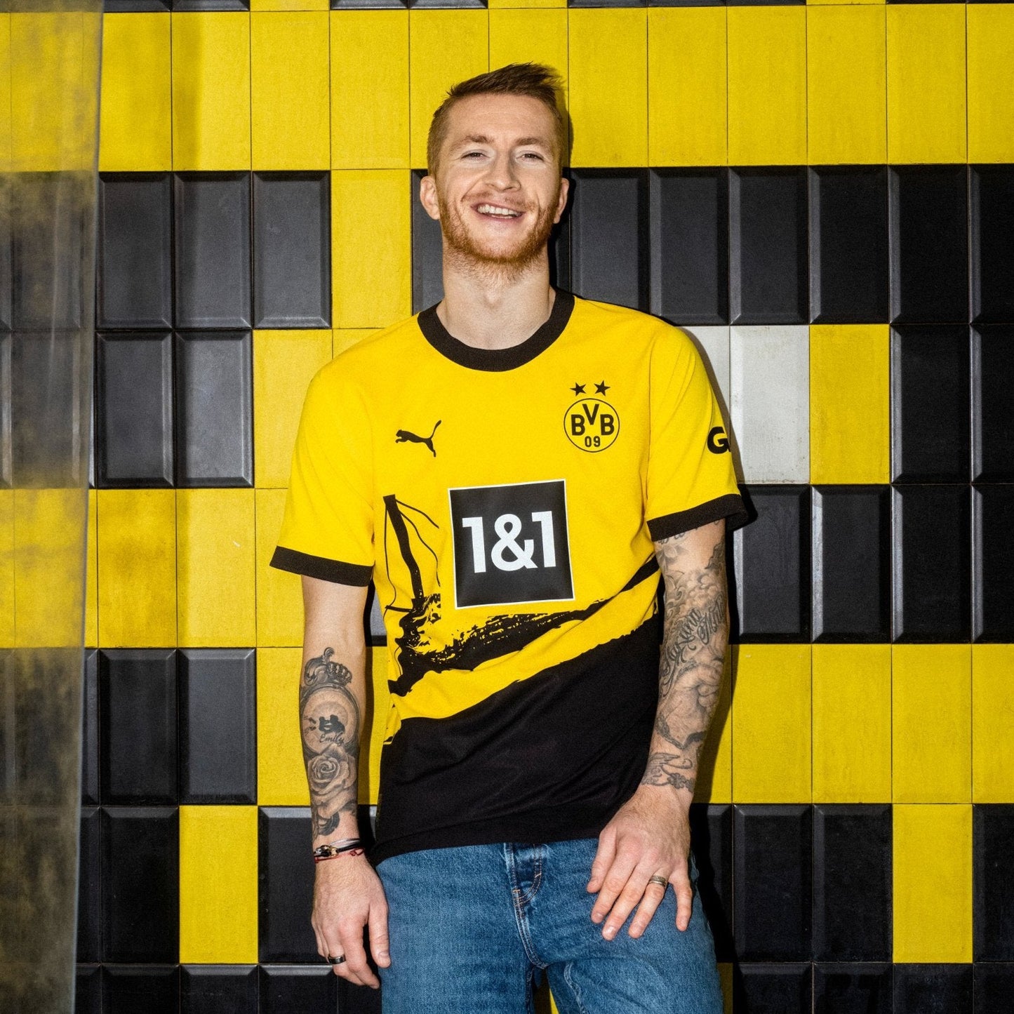 Borussia Dortmund 23-34 Home Shirt model