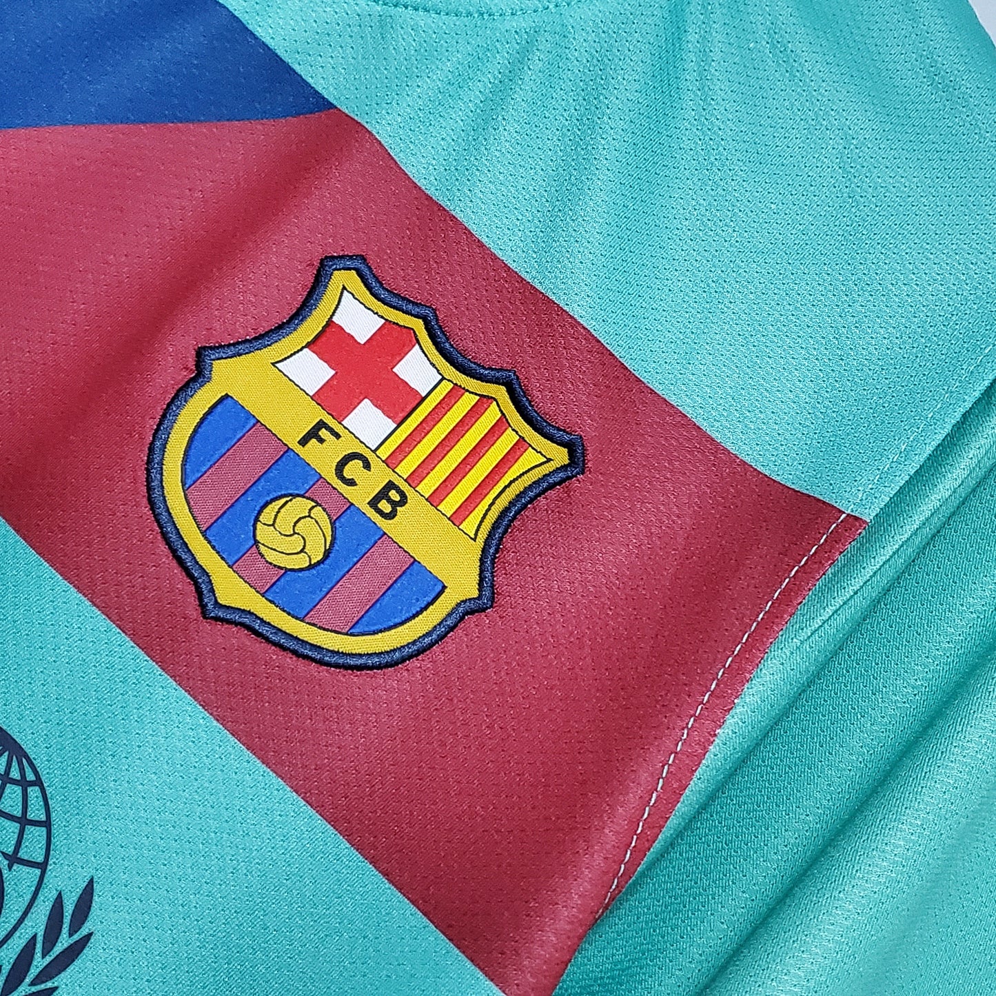 Barcelona 10-11 Away Retro Shirt badge