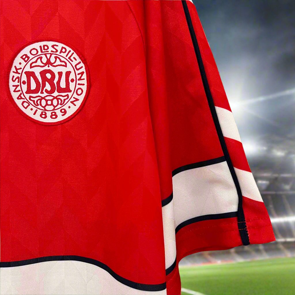 Denmark 88-90 Home Retro Shirt crest