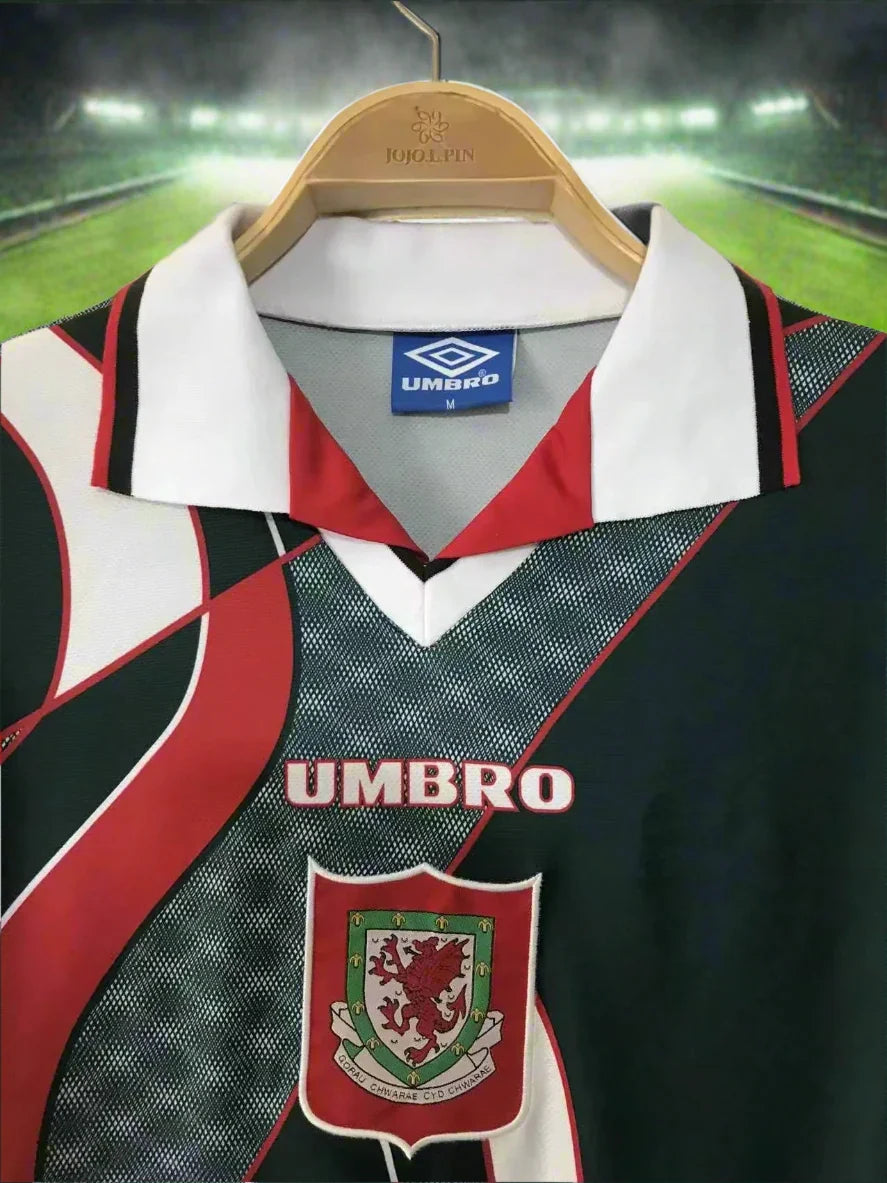 Wales 94-96 Away Retro Shirt crest