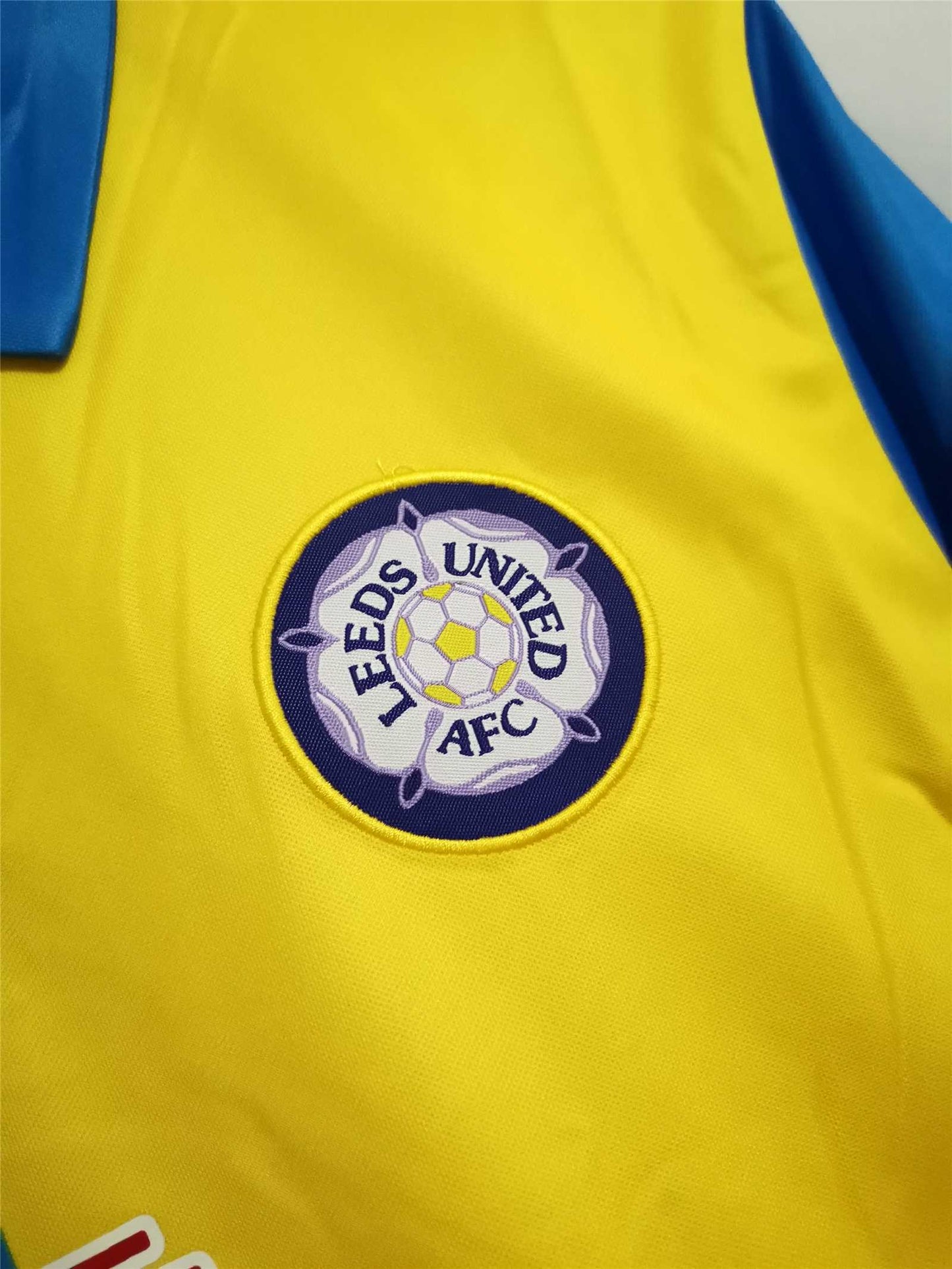 Leeds United 97-99 Away Shirt crest