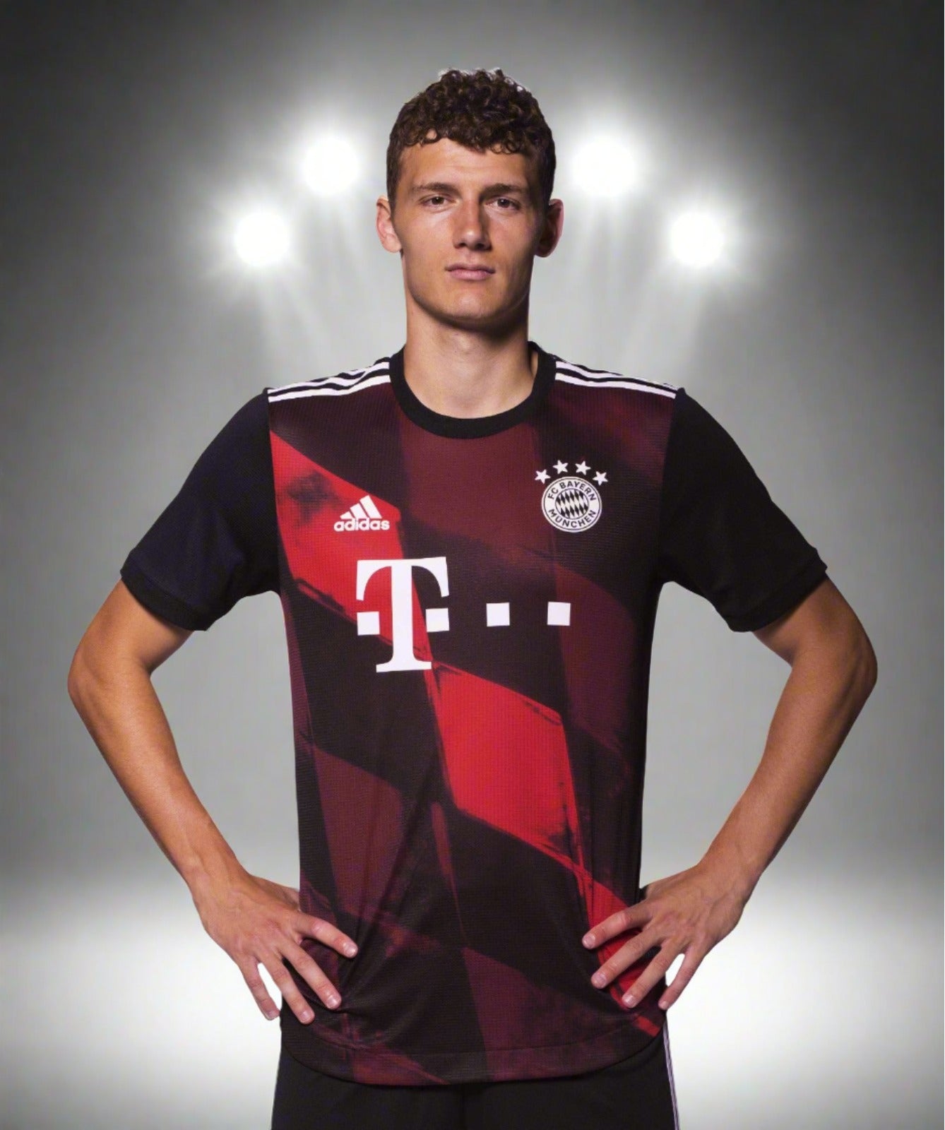 Bayern Munich 20-21 3rd Retro Shirt model