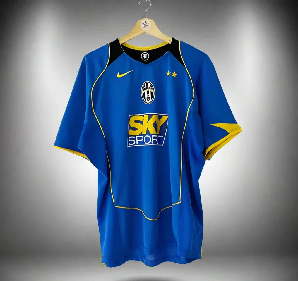 Juventus 04-05 Away Retro Shirt