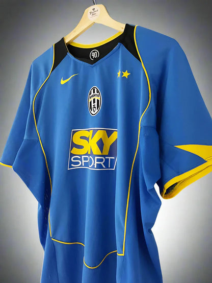 Juventus 04-05 Away Retro Shirt