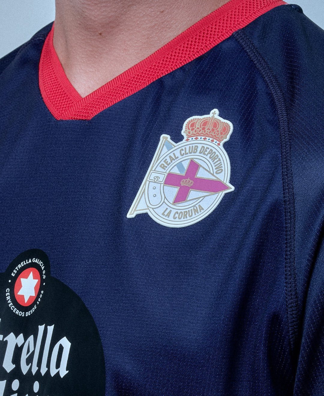 Deportivo De La Coruna 24-25 Away Shirt crest