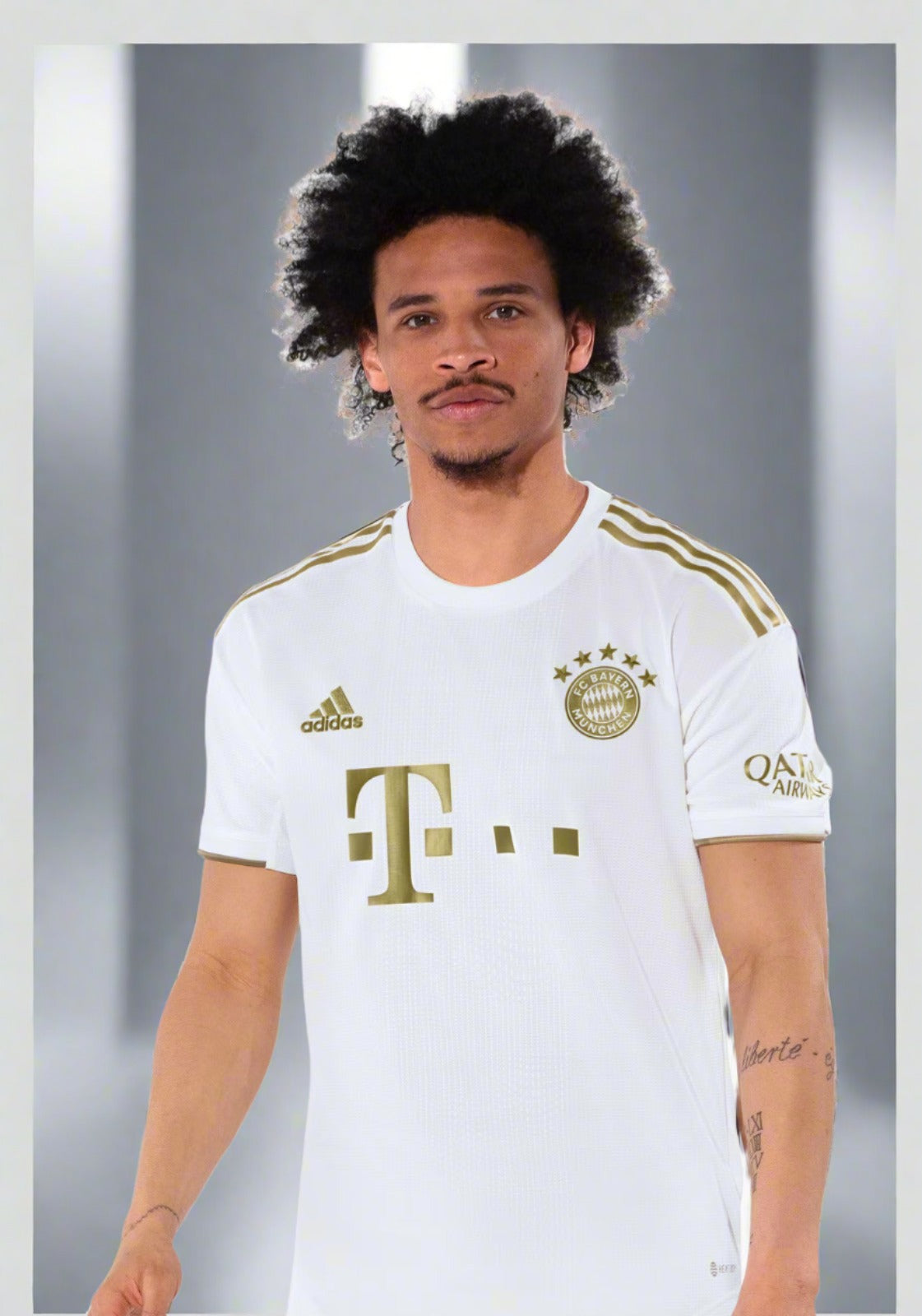 Bayern Munich 22-23 Away Shirt model