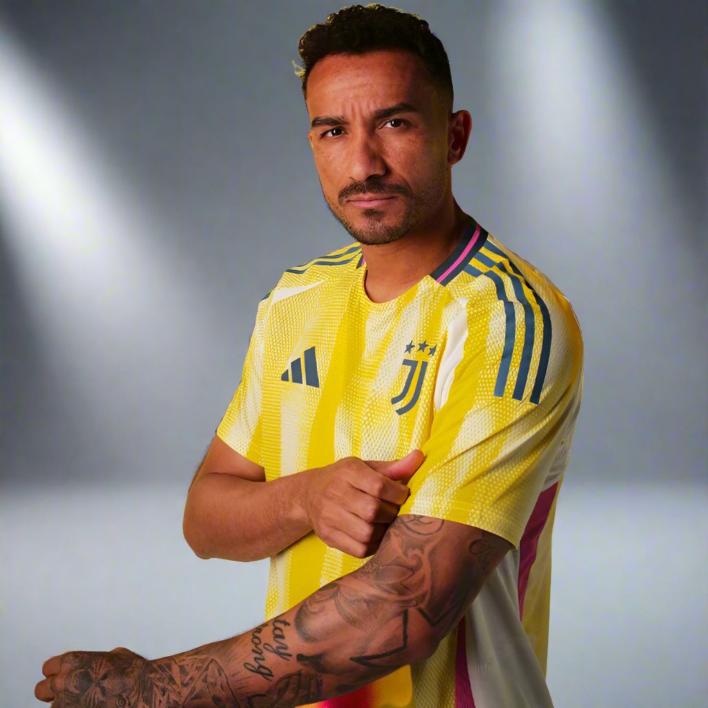 Juventus 24-25 Away Shirt model