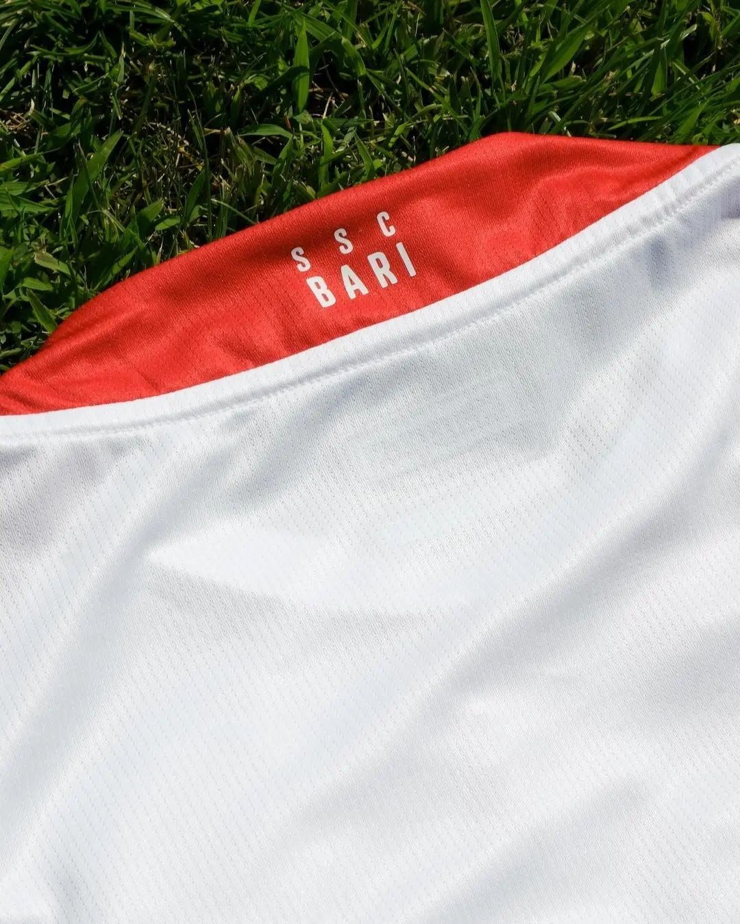 Bari 23-24 Home Shirt collar