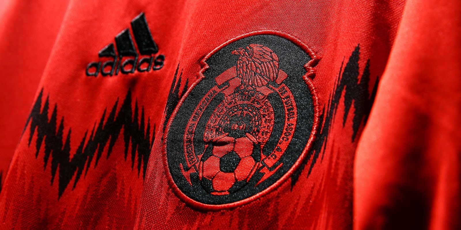 Mexico 14-15 Away Retro Shirt crest